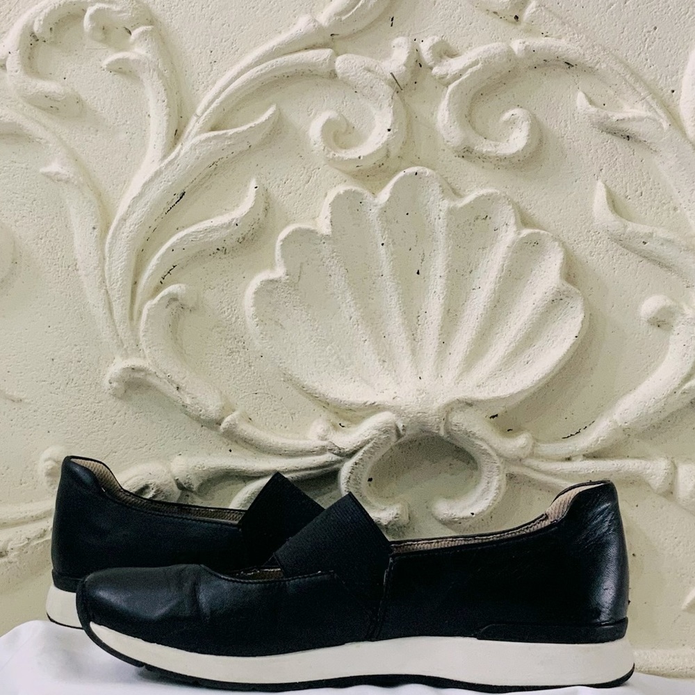 Vionic Cadee Leather Slip-on Mary Jane Shoe Sneaker - Picture 4 of 10